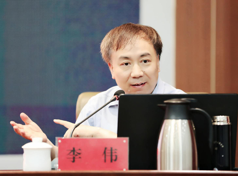 李伟