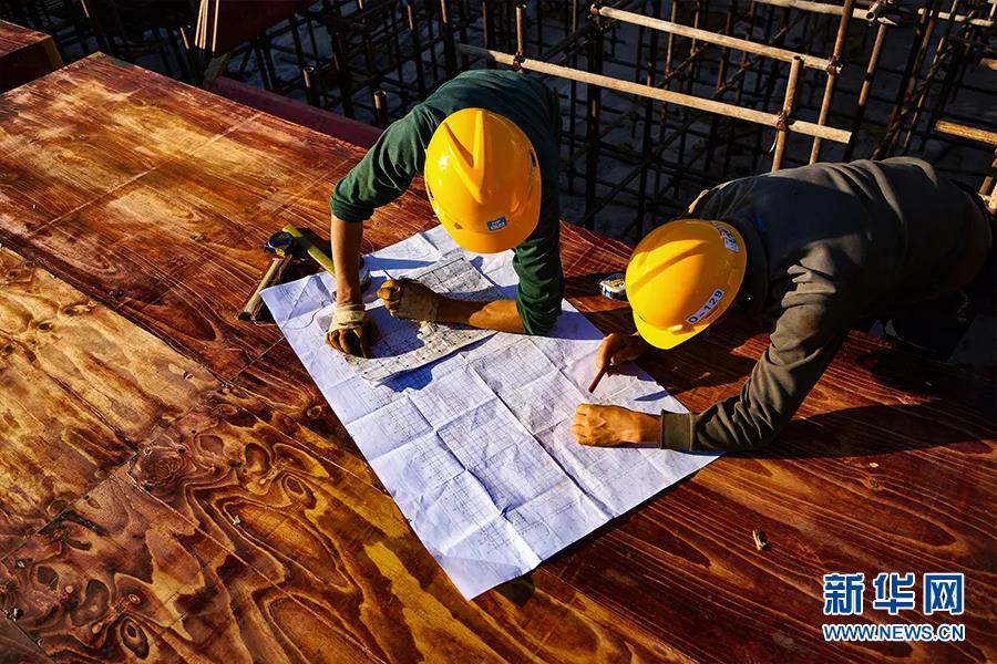 努力建设高素质劳动大军——论学习贯彻习近平总书记在全国劳动模范和先进工作者表彰大会上重要讲话