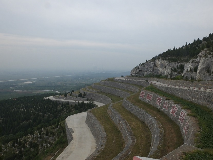 唐公山荒山绿化场景.JPG