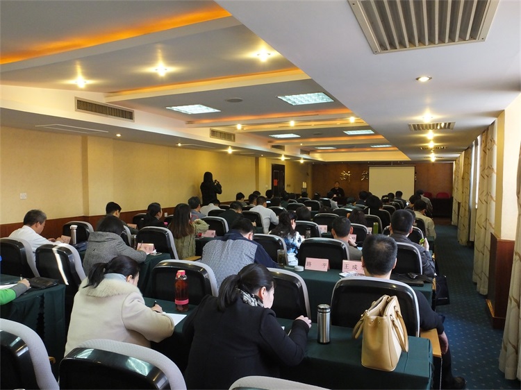 省社会主义学院院长卢锡恩为学员授课.JPG